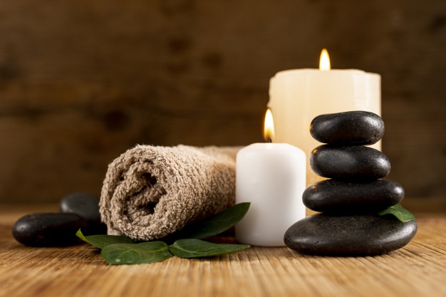 spa-arrangement-with-candles-towel